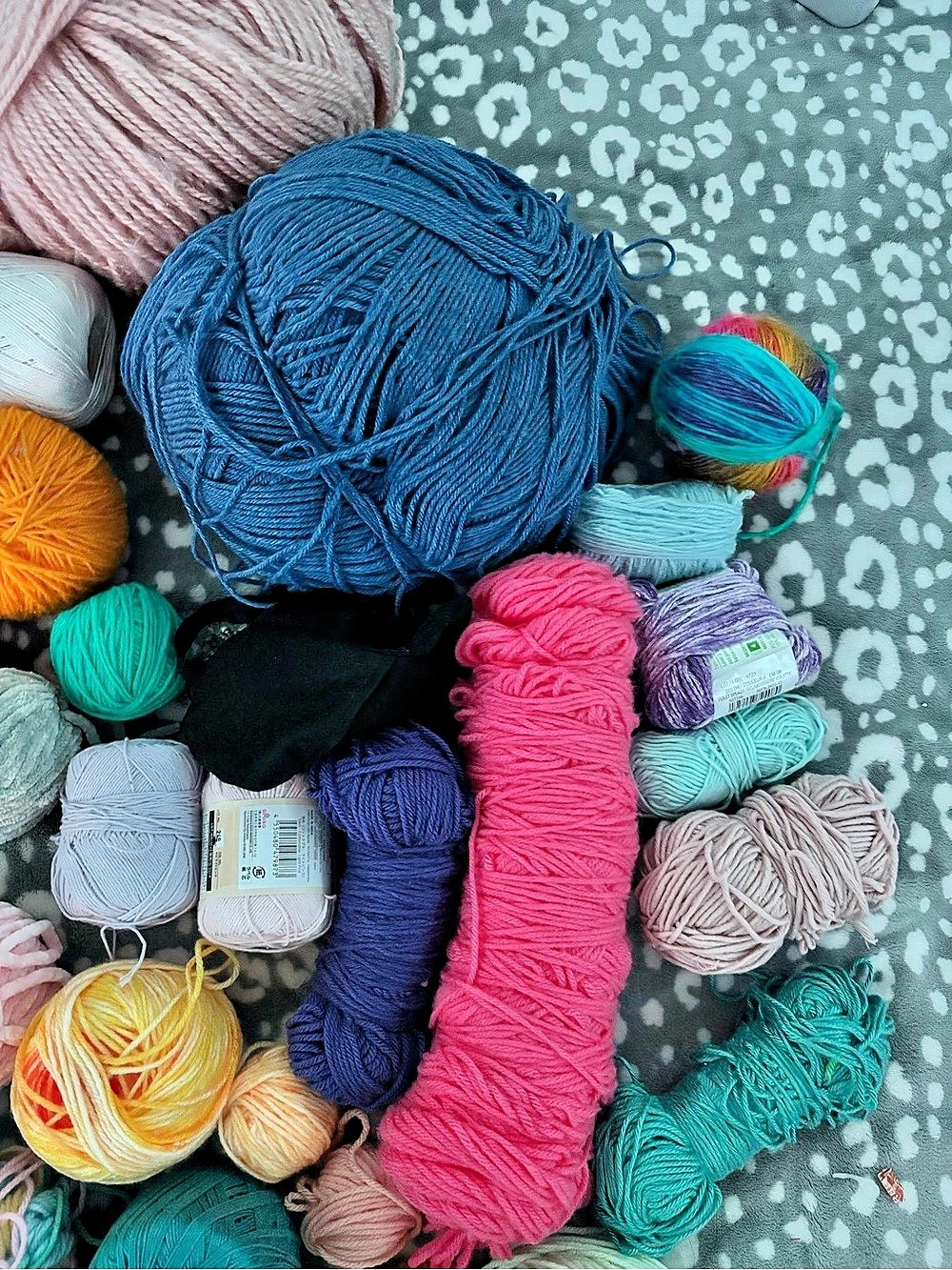 Multicolor Yarn Craft Lot - Picture 3 of 16
